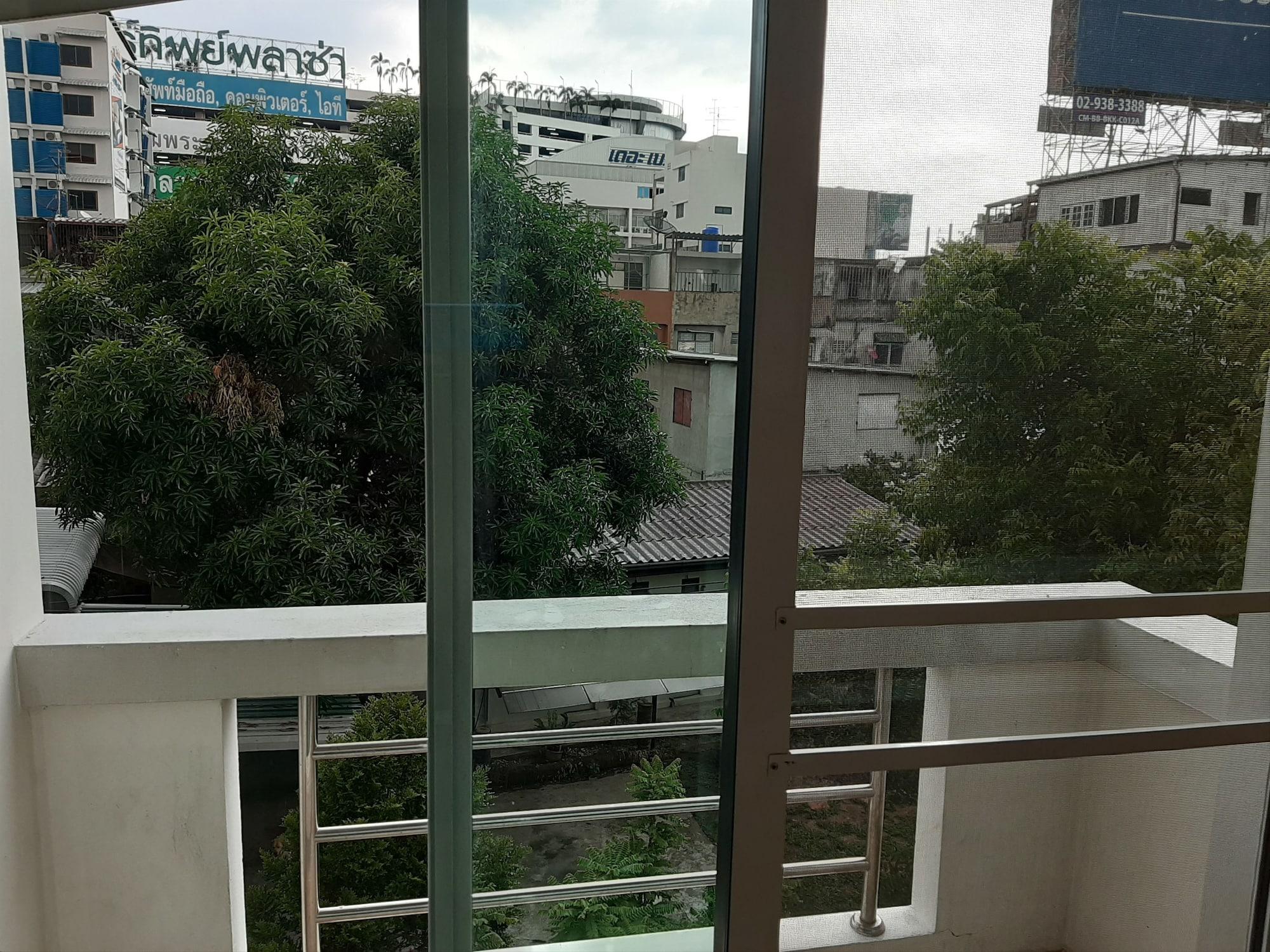 Vanlisut Hotel Ngamwongwan Nonthaburi Exterior photo
